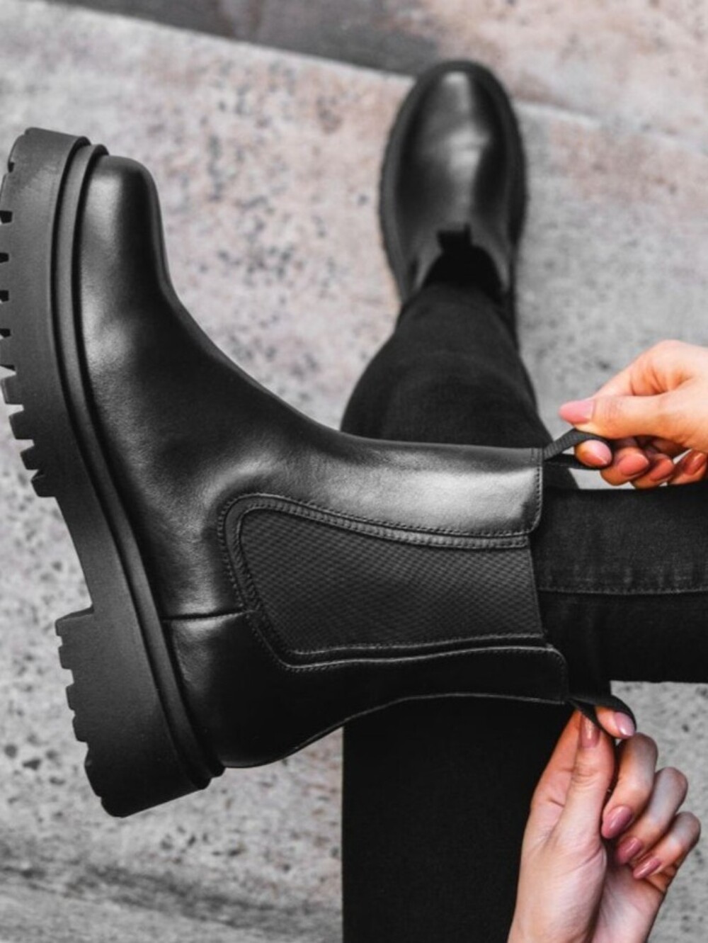 NWOT Isomel Black Leather Lug Sole Chelsea Boots Size 8